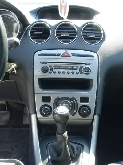 Peugeot 308 1.6 VTi Sport — Berline compacte fiable, 155 400 km, sans sinistre — tableau de bord