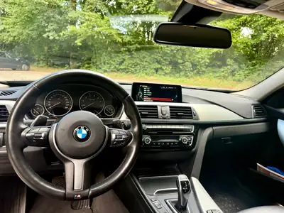BMW 330i xDrive Touring — Break sportif, 82 000 km, traction intégrale — Thumbnail 10