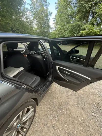 BMW 330i xDrive Touring — Break sportif, 82 000 km, traction intégrale — Thumbnail 15