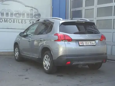 Peugeot 2008 1.2 PureTech Féline — SUV compact robuste, 121'000 km, boîte auto — intérieur