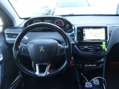 Peugeot 2008 1.2 PureTech Féline — SUV compact robuste, 121'000 km, boîte auto — Miniature 10