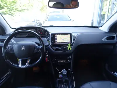 Peugeot 2008 1.2 PureTech Féline — SUV compact robuste, 121'000 km, boîte auto — Miniature 12