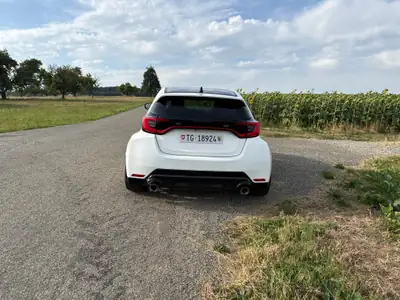 Toyota GR Yaris 1.6 Turbo Sport 4x4 — Performance compacte, AWD, toit carbone — interni