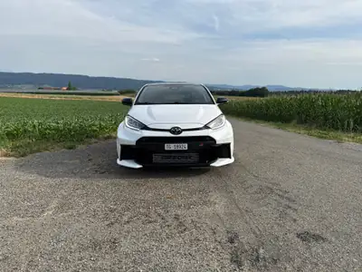Toyota GR Yaris 1.6 Turbo Sport 4x4 — Performance compacte, AWD, toit carbone — Miniatura 8