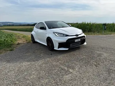 Toyota GR Yaris 1.6 Turbo Sport 4x4 — Performance compacte, AWD, toit carbone — Miniatura 7