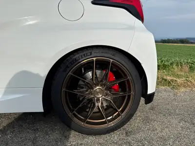 Toyota GR Yaris 1.6 Turbo Sport 4x4 — Performance compacte, AWD, toit carbone — Miniatura 10