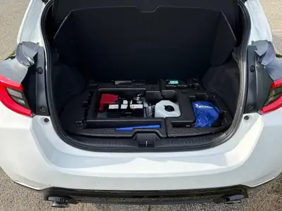 Toyota GR Yaris 1.6 Turbo Sport 4x4 — Performance compacte, AWD, toit carbone — Miniatura 12