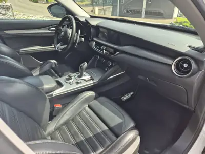 Alfa Romeo Stelvio Veloce 2.2 JTDM Q4 — SUV diesel robuste, première main, sans accident — Innenraum