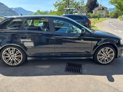 Audi S3 2.0 T FSI Quattro — Berline sportive 265 ch, quatre roues motrices — fianco
