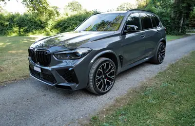 BMW X5M M Competition 2022 — SUV haute performance, 625 ch et design exclusif — exterior view