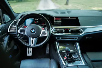 BMW X5M M Competition 2022 — SUV haute performance, 625 ch et design exclusif — Thumbnail 9