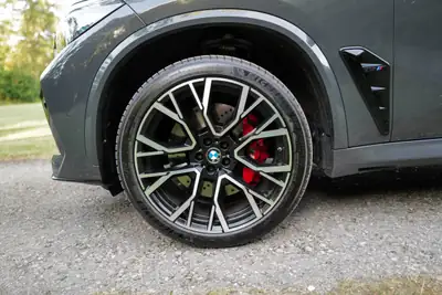 BMW X5M M Competition 2022 — SUV haute performance, 625 ch et design exclusif — Thumbnail 14