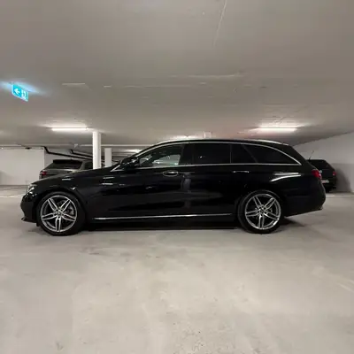 Mercedes-Benz E 200 Avantgarde — Break élégant, 50 000 km, équipement premium — vista posteriore