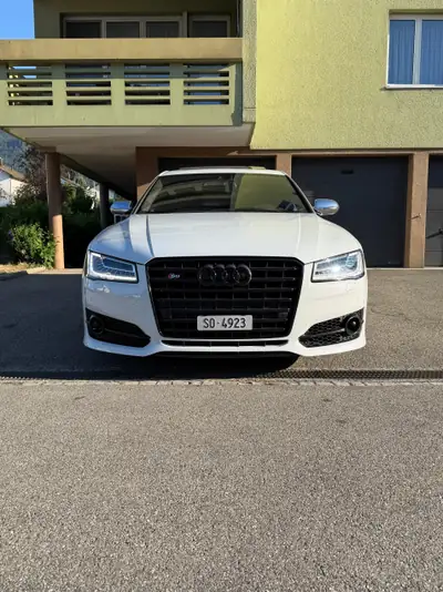 Audi S8 4.0 V8 TFSI Quattro — Berline de luxe haute performance, 127'000 km — exterior view