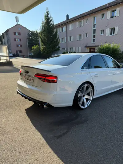 Audi S8 4.0 V8 TFSI Quattro — Berline de luxe haute performance, 127'000 km — detail