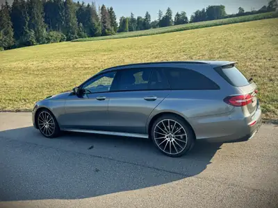 Mercedes-Benz E 400 d AMG Line 4MATIC — Break diesel performant, 68000 km seulement — Seitenansicht