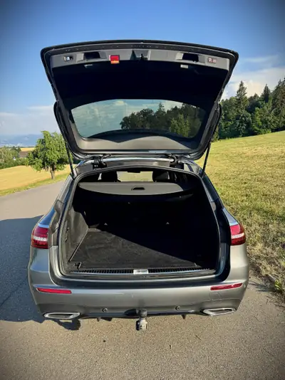 Mercedes-Benz E 400 d AMG Line 4MATIC — Break diesel performant, 68000 km seulement — Heckansicht