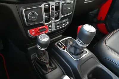 Jeep Wrangler Rubicon 392 — Le V8 HEMI 6.4L ultime pour les aventuriers — Miniature 17