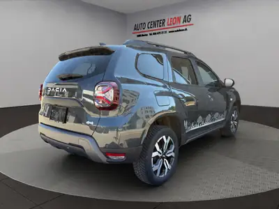 Dacia Duster TCe 150 Journey 4x4 — SUV polyvalent, 4 roues motrices et équipements premium — dettaglio