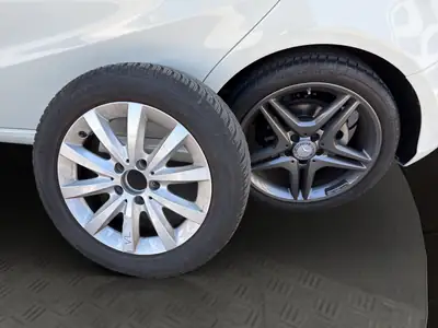 Mercedes-Benz Classe A 180 BlueEfficiency — Berline compacte élégante, entretien récent — Miniatura 9