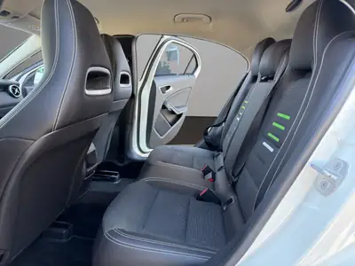 Mercedes-Benz Classe A 180 BlueEfficiency — Berline compacte élégante, entretien récent — Miniatura 11