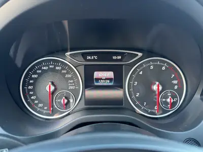 Mercedes-Benz Classe A 180 BlueEfficiency — Berline compacte élégante, entretien récent — Miniatura 14