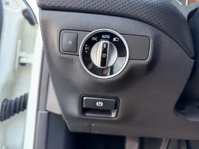 Mercedes-Benz Classe A 180 BlueEfficiency — Berline compacte élégante, entretien récent — Miniatura 13