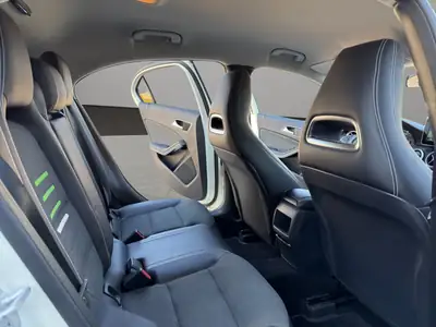 Mercedes-Benz Classe A 180 BlueEfficiency — Berline compacte élégante, entretien récent — Miniatura 17