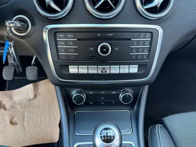 Mercedes-Benz Classe A 180 BlueEfficiency — Berline compacte élégante, entretien récent — Miniatura 16