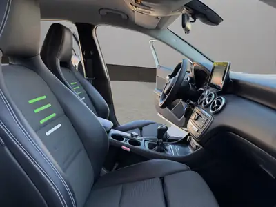 Mercedes-Benz Classe A 180 BlueEfficiency — Berline compacte élégante, entretien récent — Miniatura 18