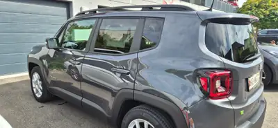 Jeep Renegade 1.5 Turbo Swiss Limited — SUV compact hybride, entretien réduit — Heckansicht
