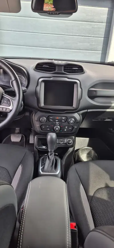 Jeep Renegade 1.5 Turbo Swiss Limited — SUV compact hybride, entretien réduit — Miniatur 9