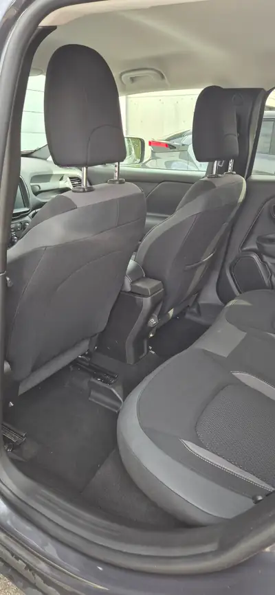 Jeep Renegade 1.5 Turbo Swiss Limited — SUV compact hybride, entretien réduit — Miniatur 12