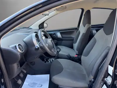 Toyota Aygo 1.0 VVT-i Luna 2014 — Citadine fiable, sans accident, prête à l'emploi — Miniatur 9