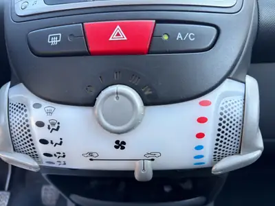 Toyota Aygo 1.0 VVT-i Luna 2014 — Citadine fiable, sans accident, prête à l'emploi — Miniatur 16