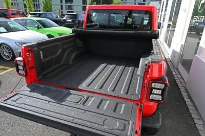 Jeep Gladiator Sand Runner 3.6 — Pickup légendaire, édition spéciale tout-terrain — Miniature 12