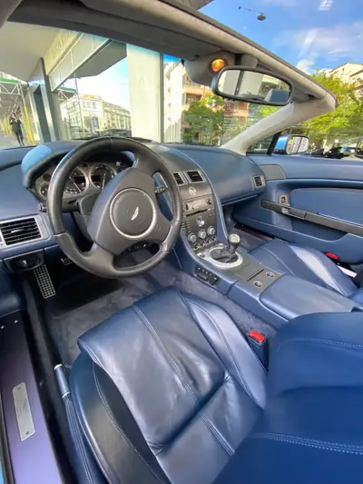 Aston Martin V8 Vantage 4.3 — Cabriolet brit sportif, 385 ch et seulement 51'000 km — Miniature 8