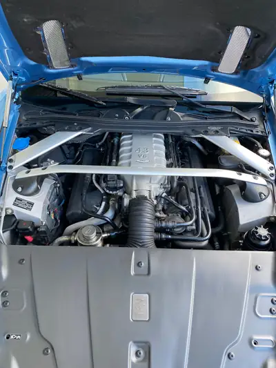 Aston Martin V8 Vantage 4.3 — Cabriolet brit sportif, 385 ch et seulement 51'000 km — Miniature 10
