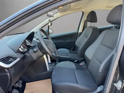 Peugeot 207 1.4 16V Allure — Citadine fiable, sans accident, climatisée — Miniatura 9