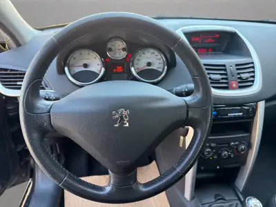 Peugeot 207 1.4 16V Allure — Citadine fiable, sans accident, climatisée — Miniatura 10