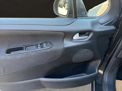 Peugeot 207 1.4 16V Allure — Citadine fiable, sans accident, climatisée — Miniatura 12