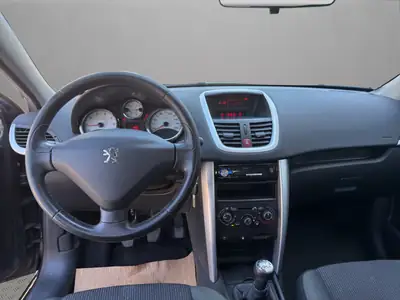 Peugeot 207 1.4 16V Allure — Citadine fiable, sans accident, climatisée — Miniatura 14