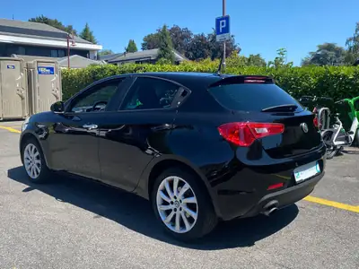 Alfa Romeo Giulietta 1.4 Turbo 150 ch — Italienne dynamique, entretien suivi — Innenraum