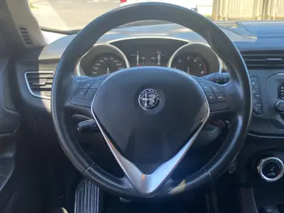 Alfa Romeo Giulietta 1.4 Turbo 150 ch — Italienne dynamique, entretien suivi — Miniatur 13