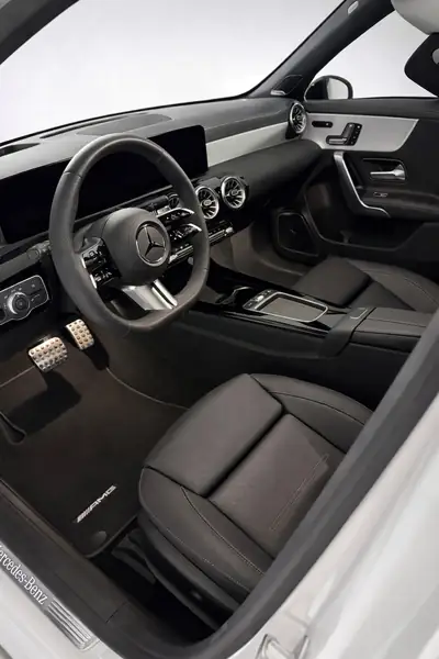 Mercedes-Benz Classe A 200 Night Star AMG Line — Compacte hybride légère, quasi neuve avec faible kilométrage — Detail