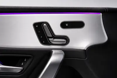 Mercedes-Benz Classe A 200 Night Star AMG Line — Compacte hybride légère, quasi neuve avec faible kilométrage — Miniatur 10