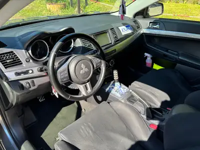 Mitsubishi Lancer 2.0 T MIVEC EVO Final Edition — Berline sportive affûtée, 295 ch et transmission manuelle — Miniatur 12