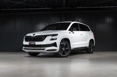 Skoda Karoq 1.5 TSI SportLine — SUV compact dynamique, 17'800 km seulement — Außenansicht