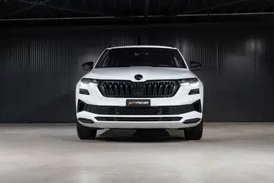 Skoda Karoq 1.5 TSI SportLine — SUV compact dynamique, 17'800 km seulement — Innenraum