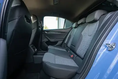 Skoda Octavia Limousine 1.5 TSI mHEV — Hybride léger performant, 7000 km seulement — Miniatur 12